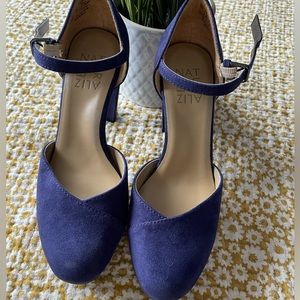 Blue velvet heels